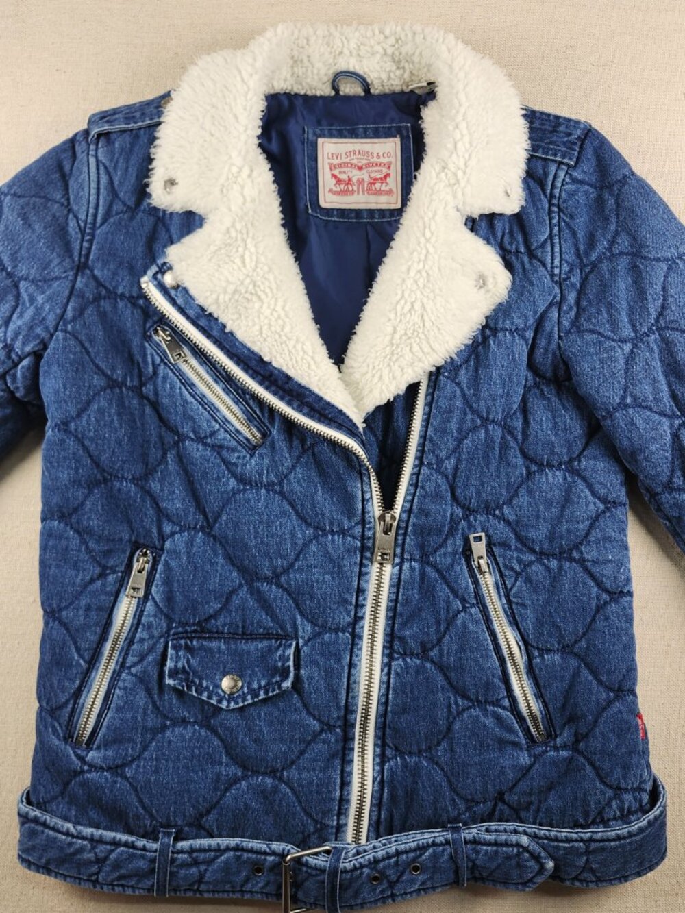 Levi’s Women’s Quilted Denim Jacket Medium Blue Sherpa Collar Zip